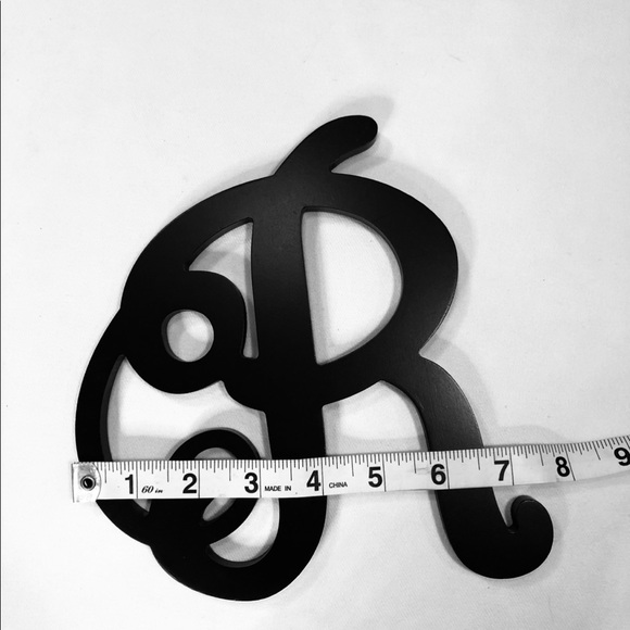 INITIAL ‘R’ BLACK CURVED WOOD LETTER MORE LETTERS IN SEPARATE LISTENING - Picture 3 of 3